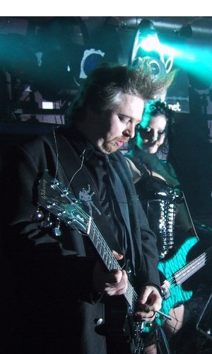 Me lurking Happy the guitar-player...
