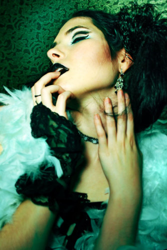 Cr: Eyeworks
MUA: Dena DeMint